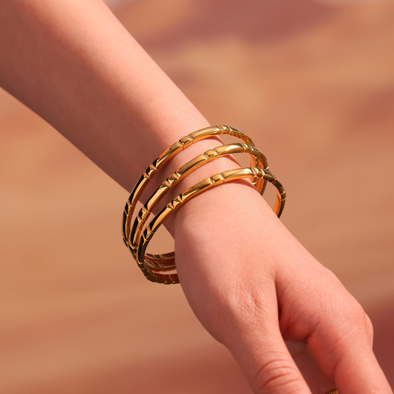 Thin Circle Clasp Bracelet in 18K Gold Plated Stainless Steel - Euro-American Fashion Slim Bangle, Hypoallergenic and Colorfast Light Luxury Jewelry for Women-ALB